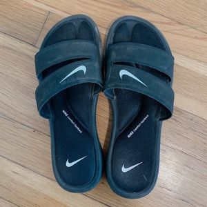 🤍Nike black memory foam slides